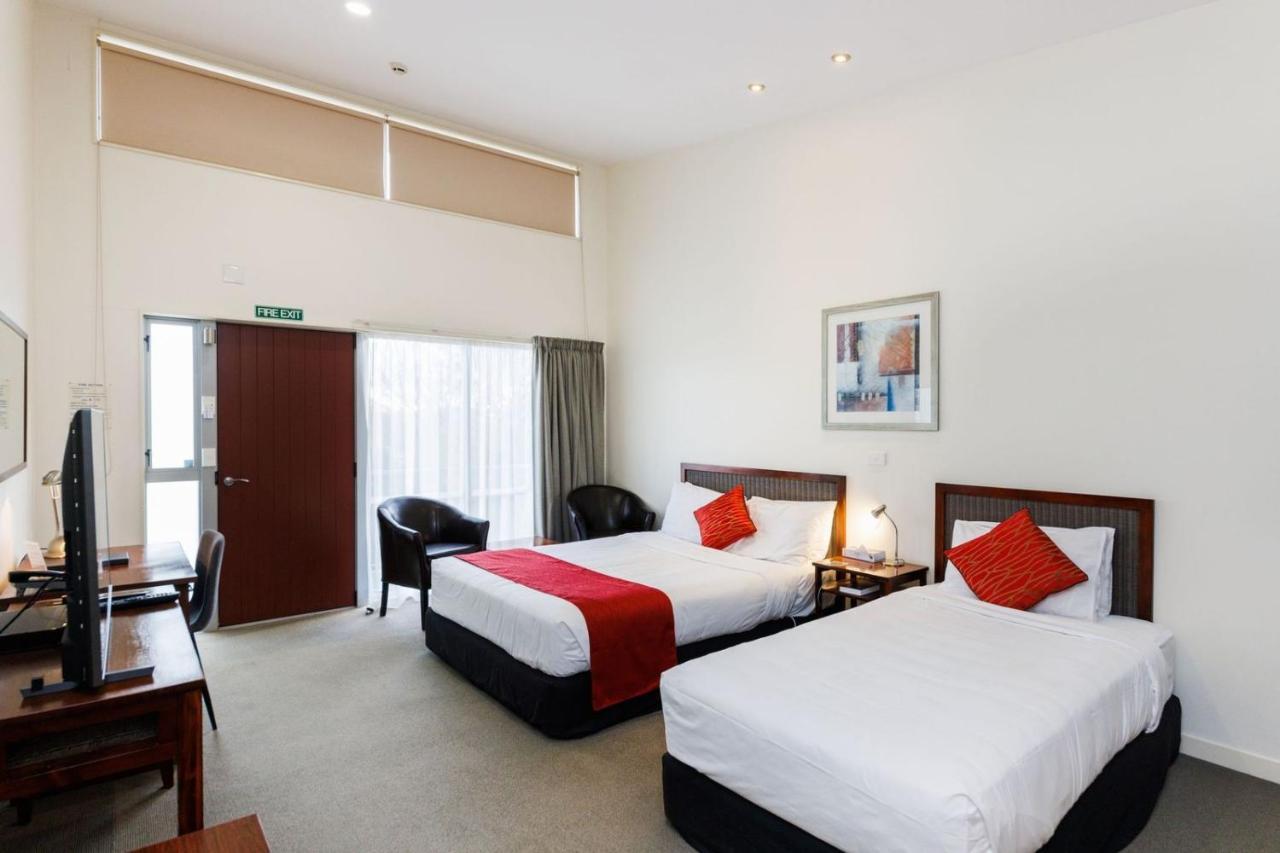 Fitzherbert Regency Motor Lodge พาล์เมอร์สตันนอร์ท ภายนอก รูปภาพ