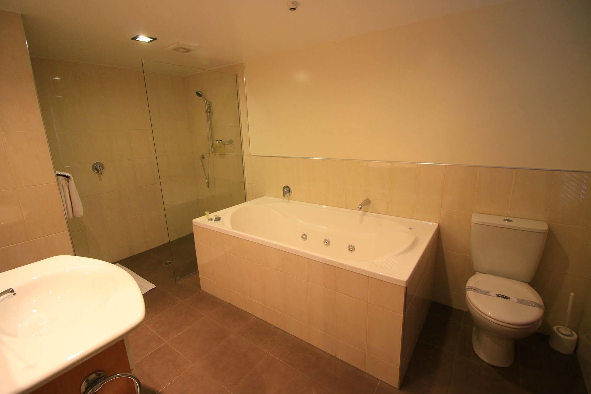 Fitzherbert Regency Motor Lodge พาล์เมอร์สตันนอร์ท ภายนอก รูปภาพ