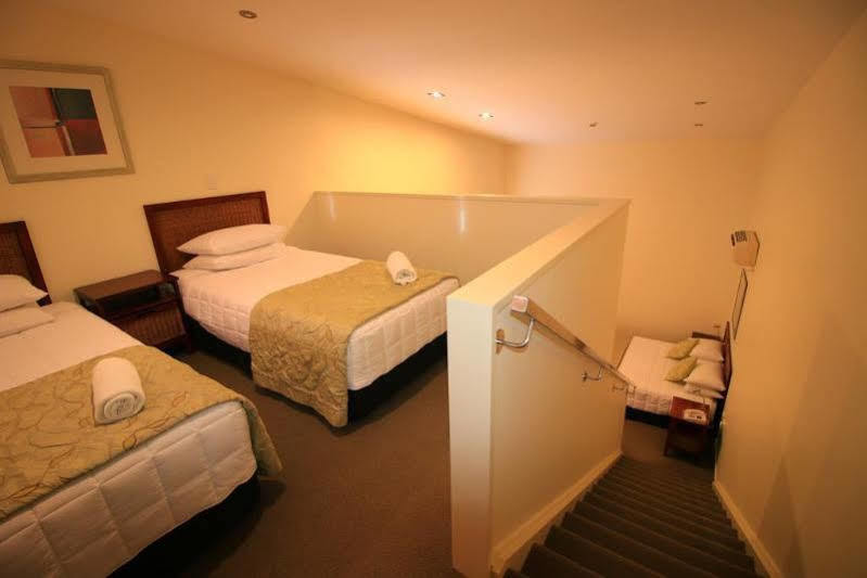 Fitzherbert Regency Motor Lodge พาล์เมอร์สตันนอร์ท ภายนอก รูปภาพ